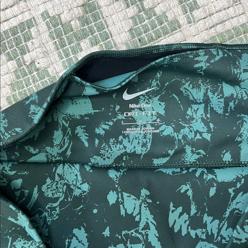 Nike Women's One High Waisted 7/8 Print Leggings in Vintage Green - Size L - Picture 4 of 7
